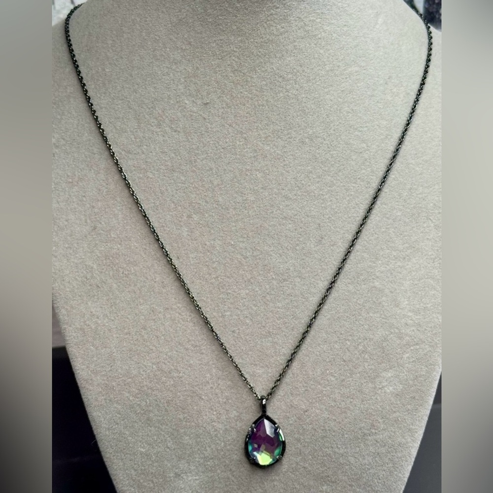 Kendra Scott Kiri Gunmetal Necklace in Gray Dichroic